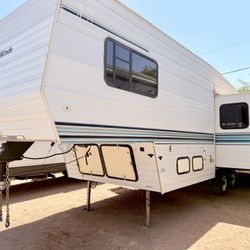 1995 Four Winds fifth Wheel 32Ft with large slideout clear title