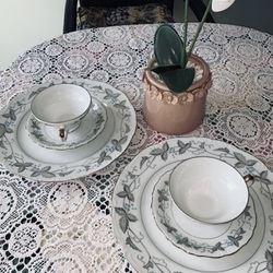 FINE BONE CHINA CIRCA 1959 by HARMONY HOUSE “ VINTAGE “ PATTERN HAHVIN Two PLACE SETTINGS - MINT CONDITION SEE ALL PHOTOS 
