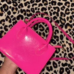Hot pink patent leather handbag with adjustable strap #glamour #party #festival