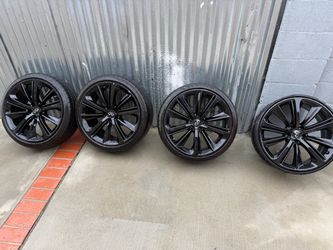 Infiniti q50 /q60 red sport rims 20 in