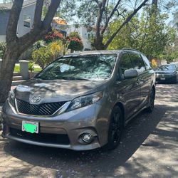 2011 Toyota Sienna