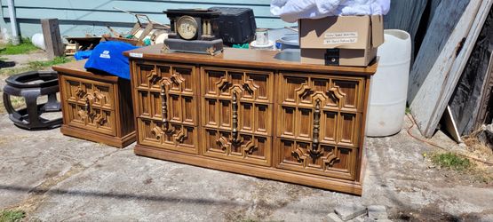Dresser and night table set