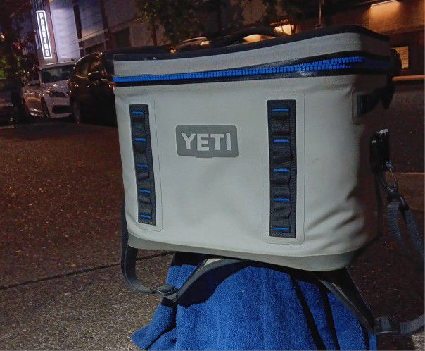 Yeti 18 Soft Travel Cooler 
