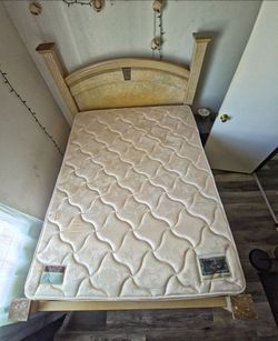 Free queen sized bed/Cama queen gratis