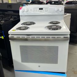 GE Electric Stove 4 Burners In Color White 