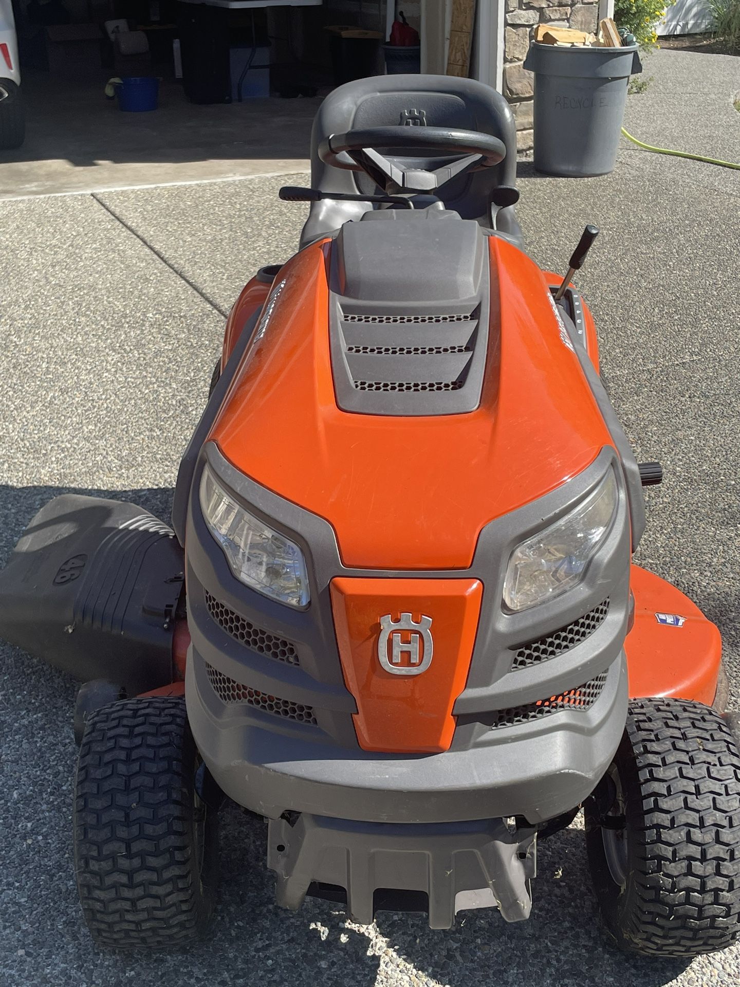 Husqvarna YTH22V46-in 22- HP- V Twin Gas Riding Lawn Mower