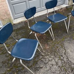 Set If 5 Vintage Stackable Chairs