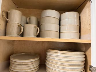 Ceramic Dinnerware Set – Mugs, Bowls, and Plates