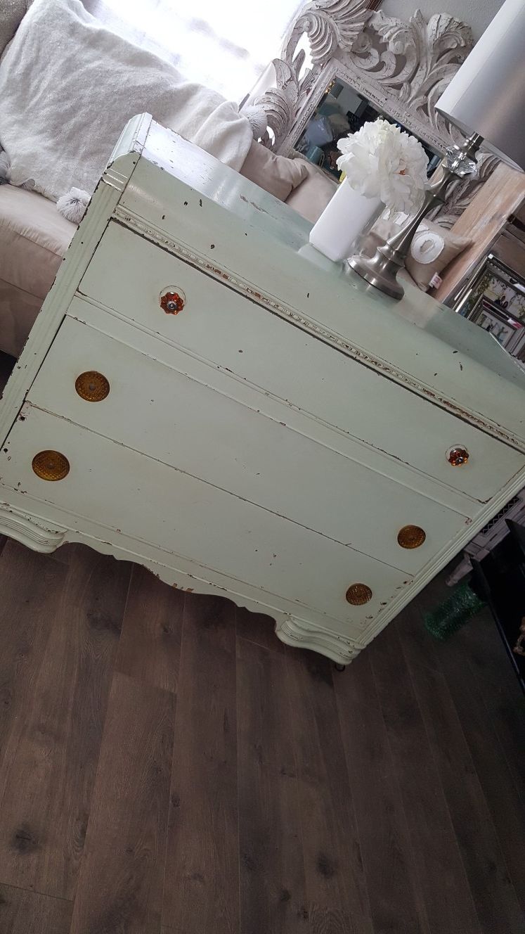 WATERFALL VERY- VINTAGE DRESSER/BUREAU 💗 BEAUTIFULLY IMPERFECT WITH ITS ORIGINAL COLOR LIGHT MINT GREEN-SMALL WHEEL ON BOTTOM Beautiful vintage