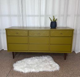Bassett MCM dresser/buffet/ sideboard