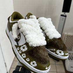 Nike Dunks (in orginal box)