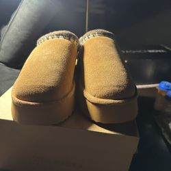 Steve Madden  Chestnut Suede And Black Suede (uggs Look Alike) 