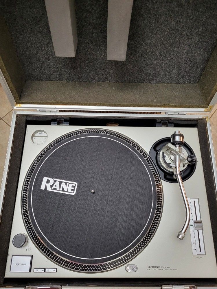 2 Technics 1200 Mk2 Turntables for Sale in Phoenix, AZ OfferUp