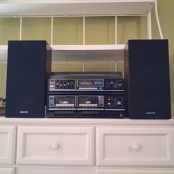 Sanyo record player, am/fm, cassette