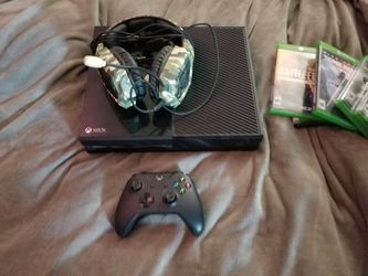 Xbox One with Call of Duty Warzone