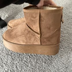 Boots size 7