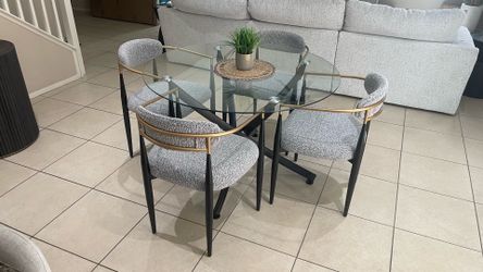 Round Glass Table  in Centennial