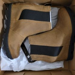 Size 5.5 SOREL CHELSEA BOOT 