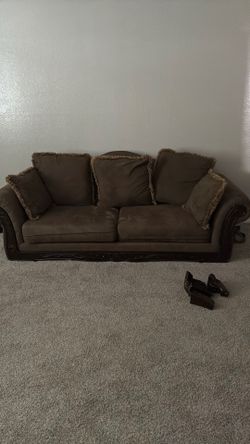 $300 3 piece furniture set.. couch love seat and lounge
