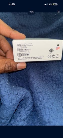 Apple AirPod 4 active noise cancellation
