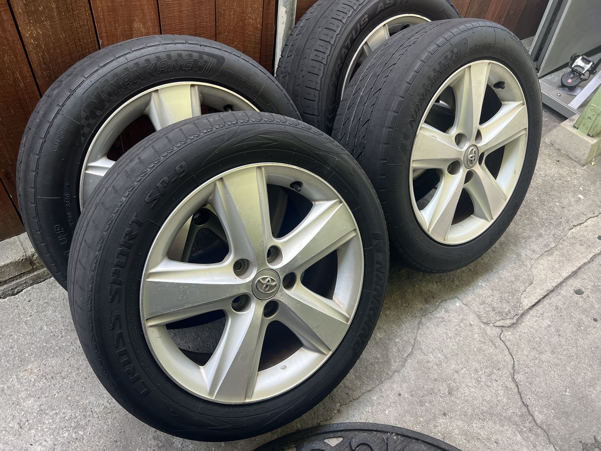 For Sale 2010 Toyota Camry Se 17 rims and Good Condition