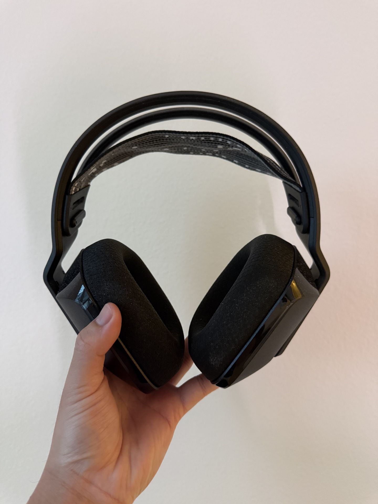G733 Logitech LIGHTSPEED Wireless Gaming Headset with LIGHTSYNC RGB