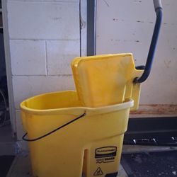 Commercial Wave Break Mop Bucket