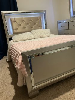 Full Bedroom Set with Lights — Gold/Bronze Tone