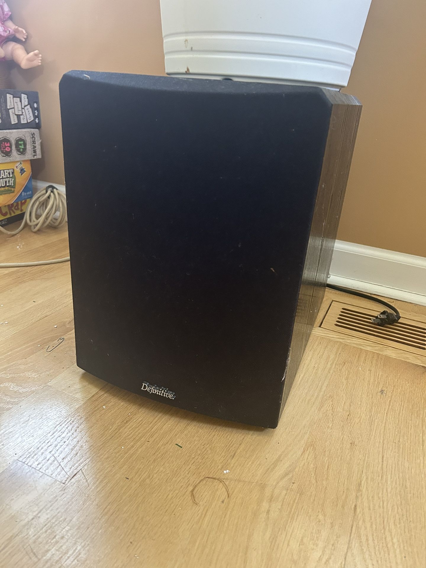 Subwoofer: Definitive 700 watts