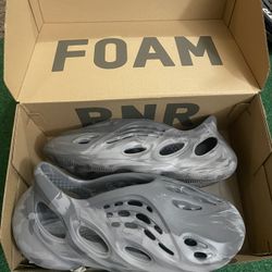 Yeezy foam rnr MX granite size 9 mens