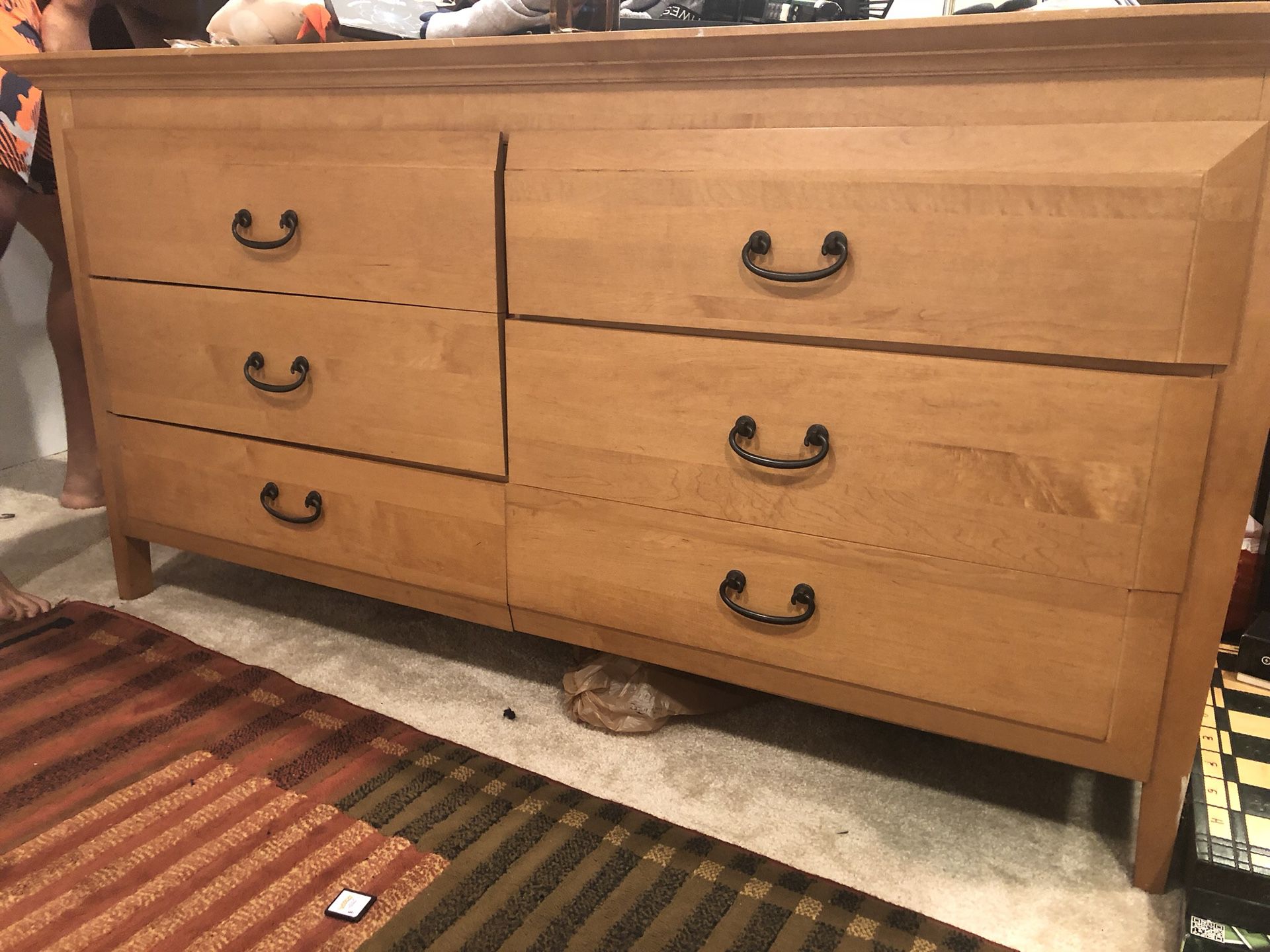 Queen size bed and drawers