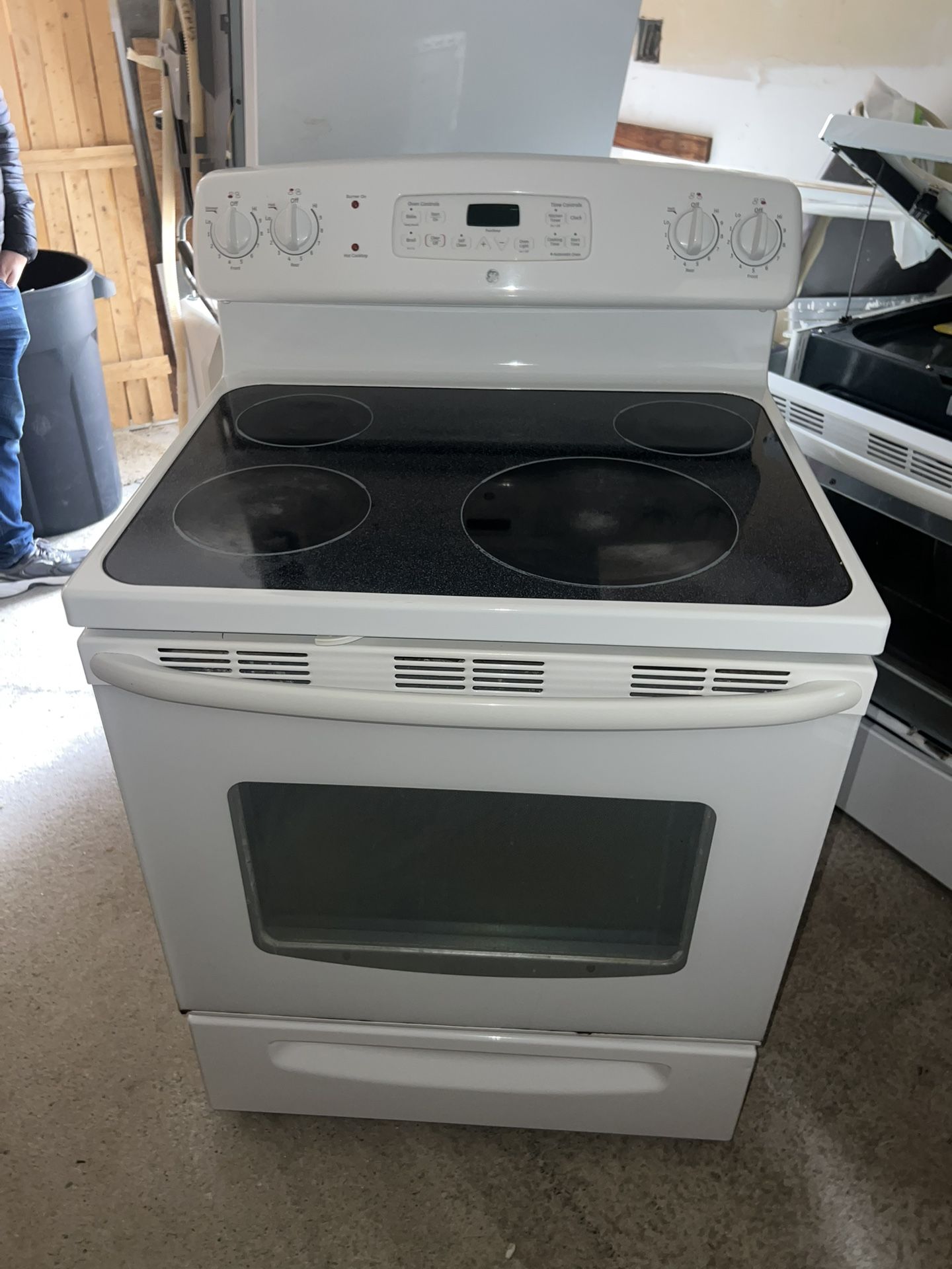 GE Electric Glasstop Stove