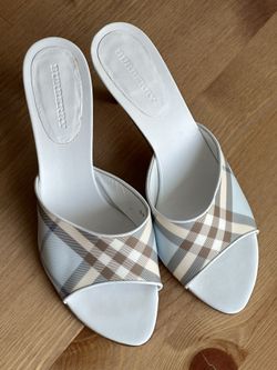 Burberry woman shoes size 7,5, Made in Spain,, very good condition. Worn 2times.