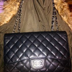 Vintage  Chanel Jumbo Flap Caviar Shoulder Bag 