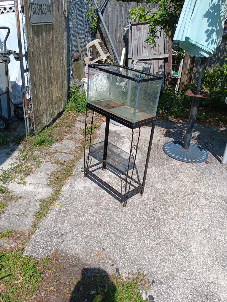 Fish tank 10 gallon With metal stand