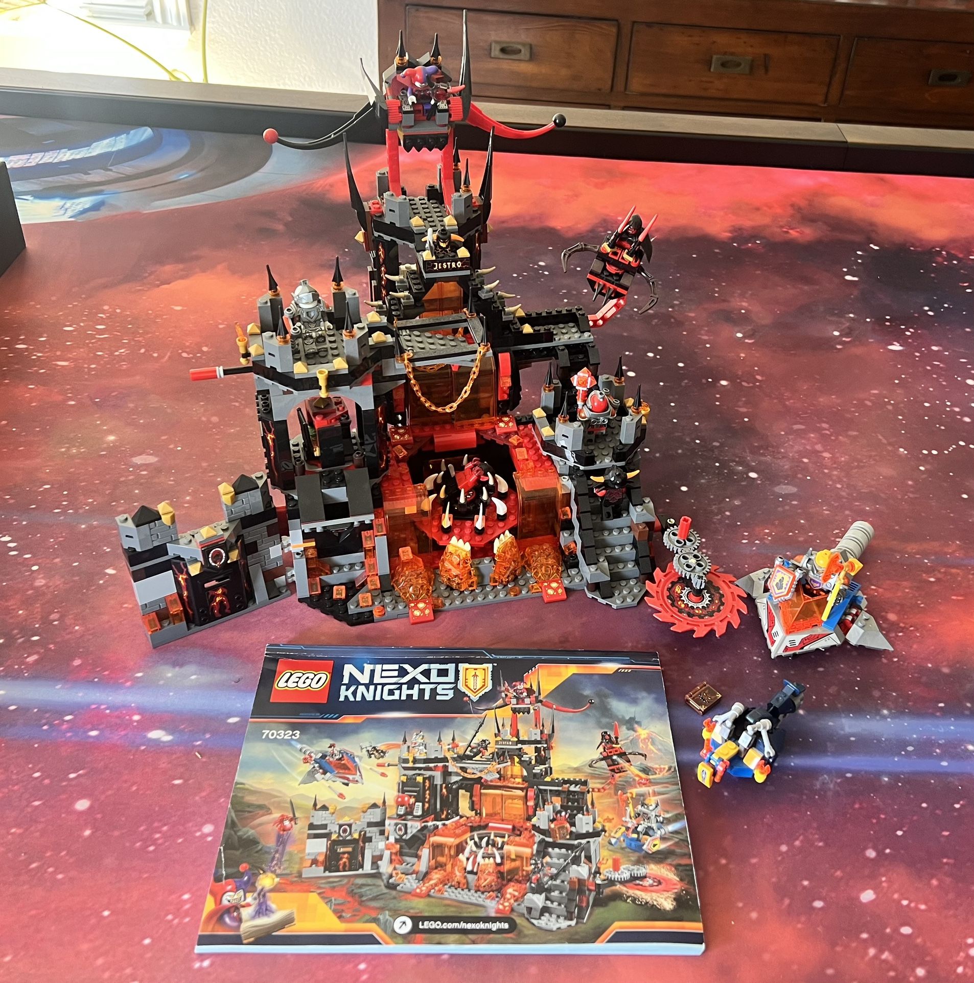 Lego 70323 Nexo Knights: Jestro's Volcanic Lair