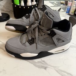 Jordan  4’s Grey Size 9.5