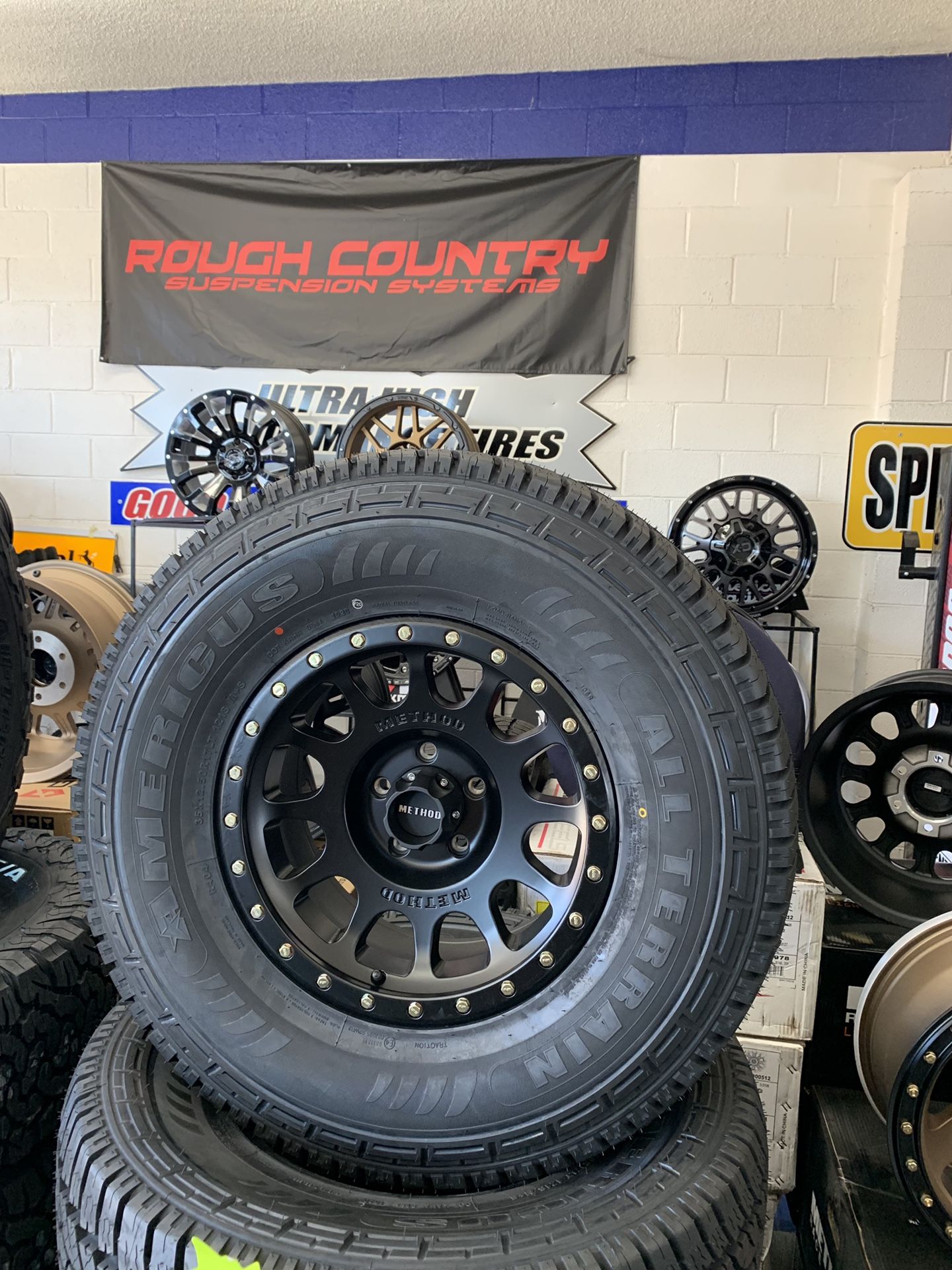 17 x 8 1/2 Method 305 black 5-5 Jeep 0mm & 3512 5017 Americus all-terrain