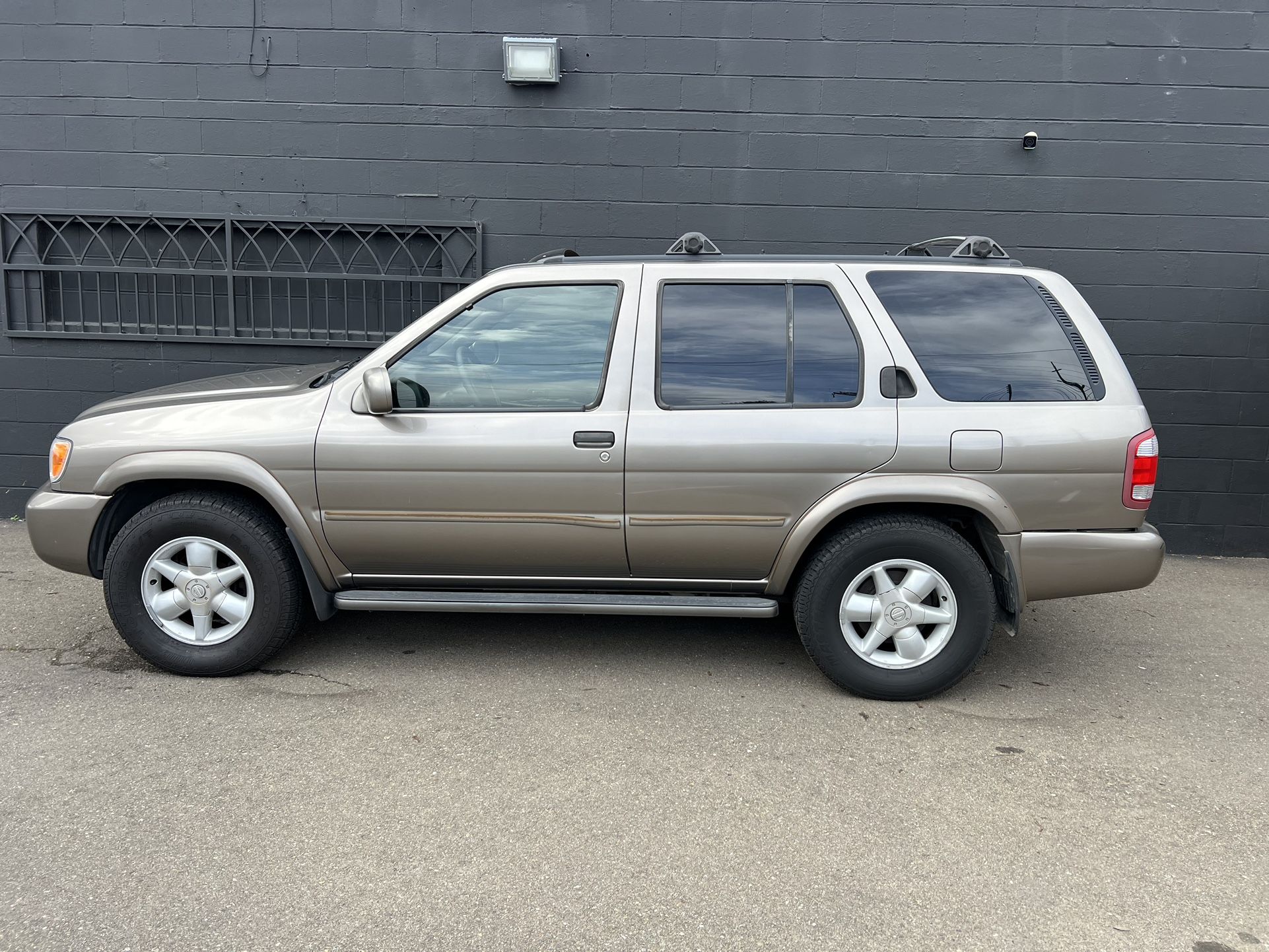 2001 Nissan Pathfinder for Sale in Modesto, CA - OfferUp