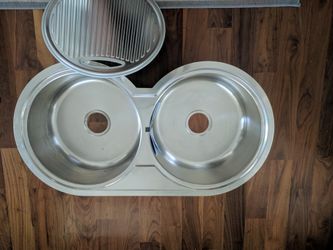 Stainless still kitchen sink