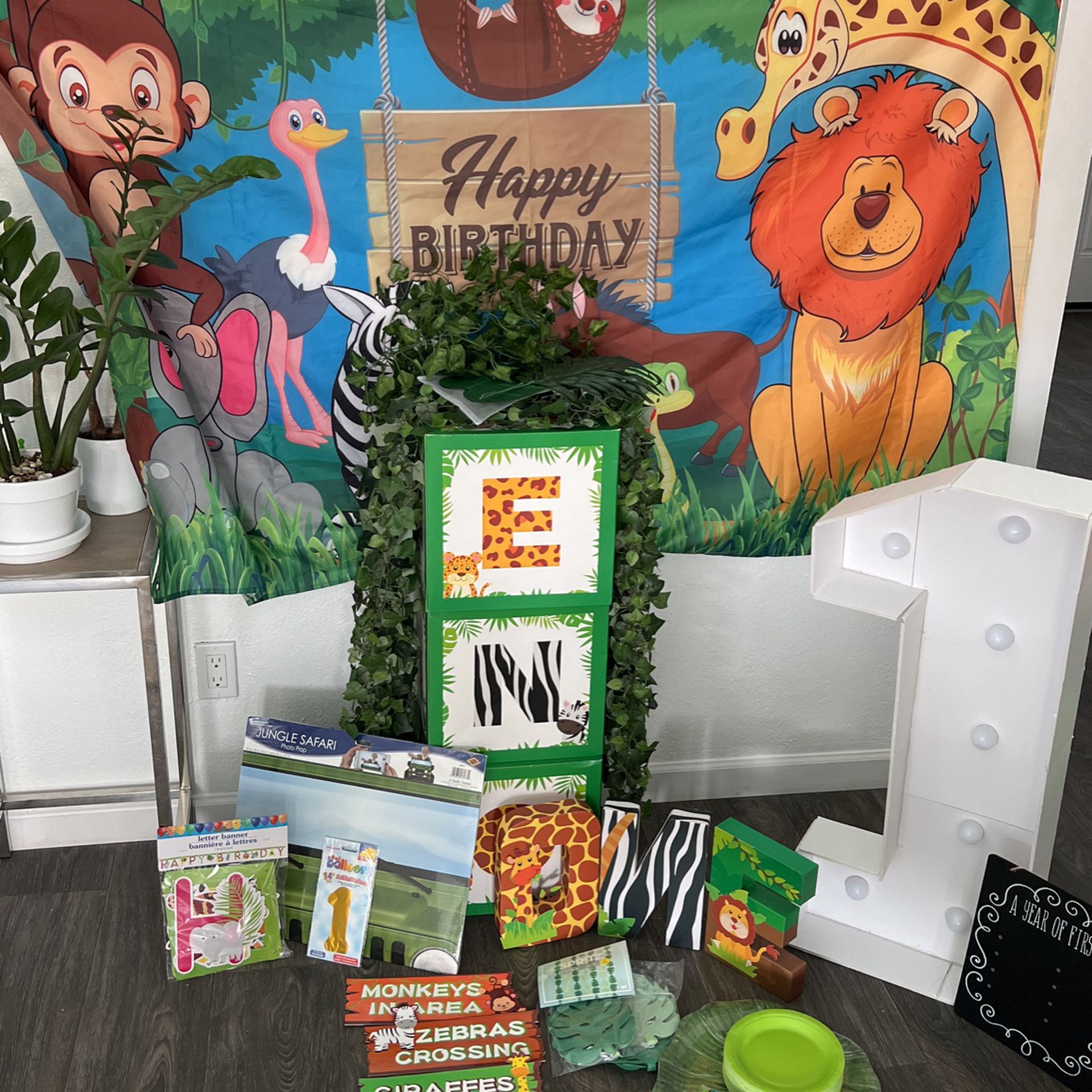 Safari / Jungle / Zoo Birthday Party Theme 1 Year Old