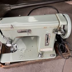 Vintage Sewing Machine 