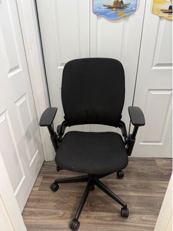 Steelcase Leap V2 . FULLY LOADED !!