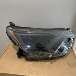 2016-2018 Toyota RAV4 Right Headlight 