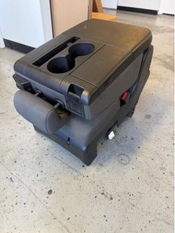 2019  Toyota Tundra front center seat