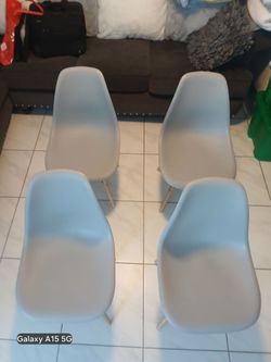 Set of 4 Grey 🪑 chairs