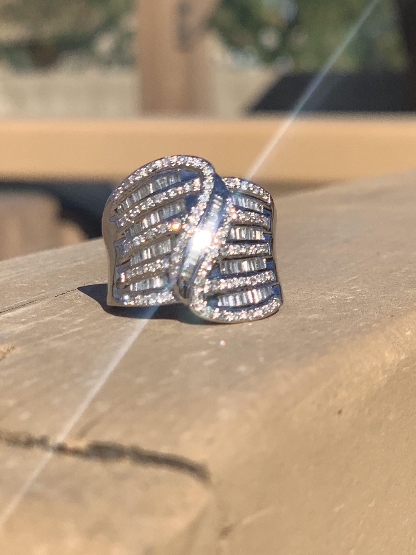 14Kt white gold and diamond cocktail ring