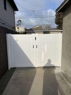 Vynal Gates