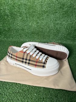 Burberr.y size 9 & 9.5 men’s shoes
