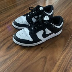 Nike Panda Dunks Black and White Sneakers‎ size  women’s 7.5